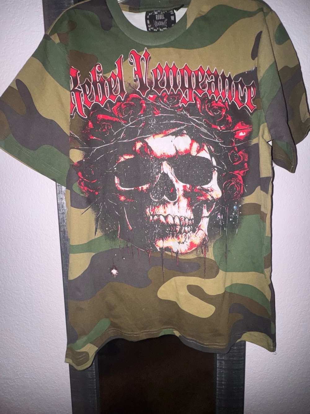 rebels Camo Short-Sleeve Skull Tee with Red Accents